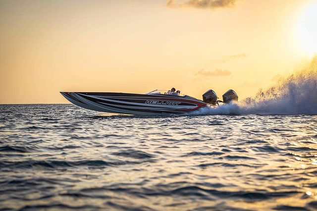 Rey marino Hellkat powerboat